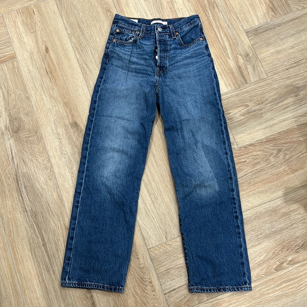 🌸3 for $20 or 5 for $30 Levi’s ribcage straight jeans
